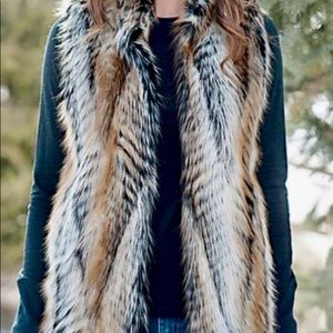 Donna Salyer’s Fabulous Furs Lemur faux fur vest S
